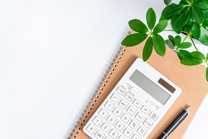 電卓・メモ・植物